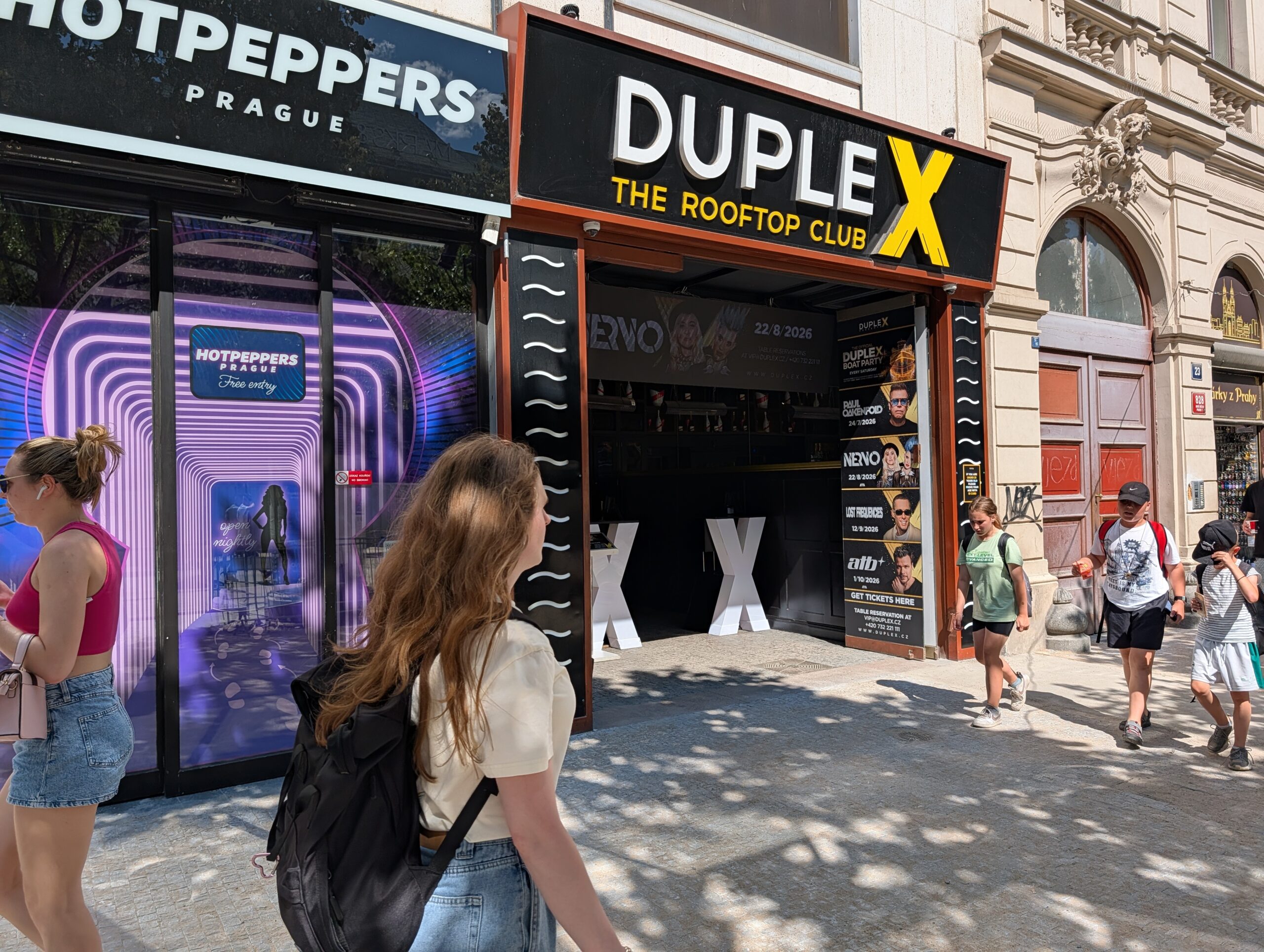 Eingangsbereich des Duplex Prague Rooftop Clubs am Wenzelsplatz (Václavské náměstí) in Prag.